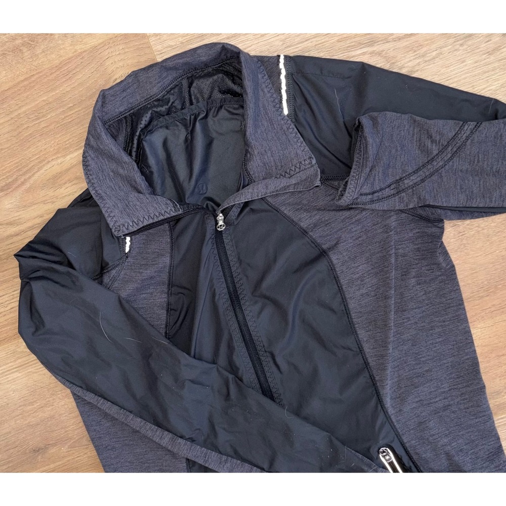 Lululemon featherweight Run Jacket 4 BlackCharcoal Reflective Full Zip Mesh Back